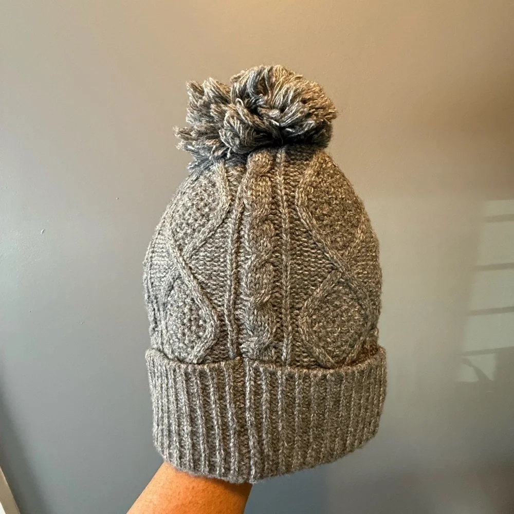 Sonoma NWT Faux Fur‎ Lined Xtra Warm Pom Pom Winter Hat in Gray